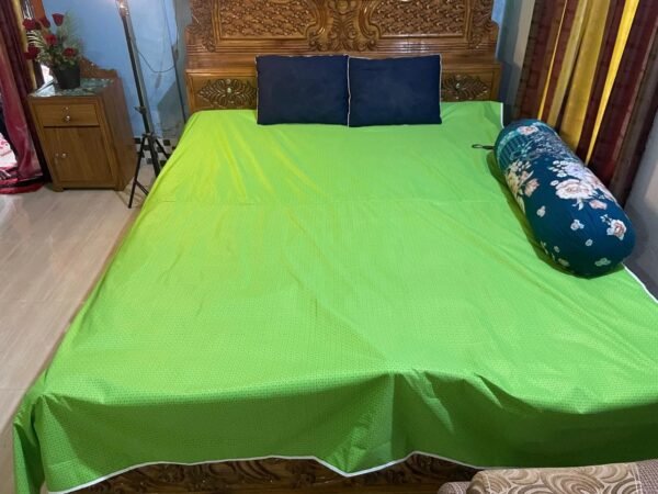 ৭/সাড়ে৮ ফিট ওয়াটারপ্রুফ বিছানার চাদর