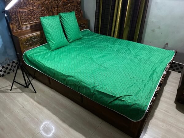 সাড়ে৬/৭ ফিট বালিশ কভার সহো ওয়াটারপ্রুফ বিছানার চাদর